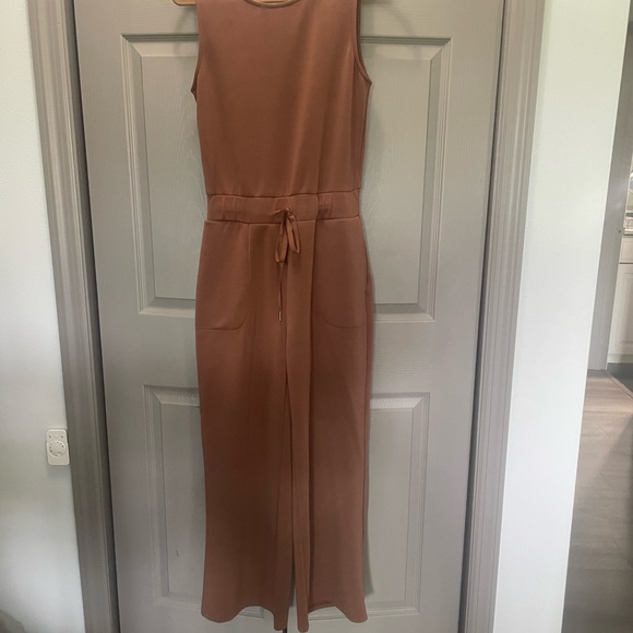 Brown Sleeveless Jumpsuit with Wide-Leg Silhouette - Picture 2 of 6